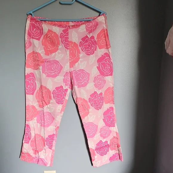 Lilly Pulitzer Vibrant Pink Rose Capris - Picture 9 of 15
